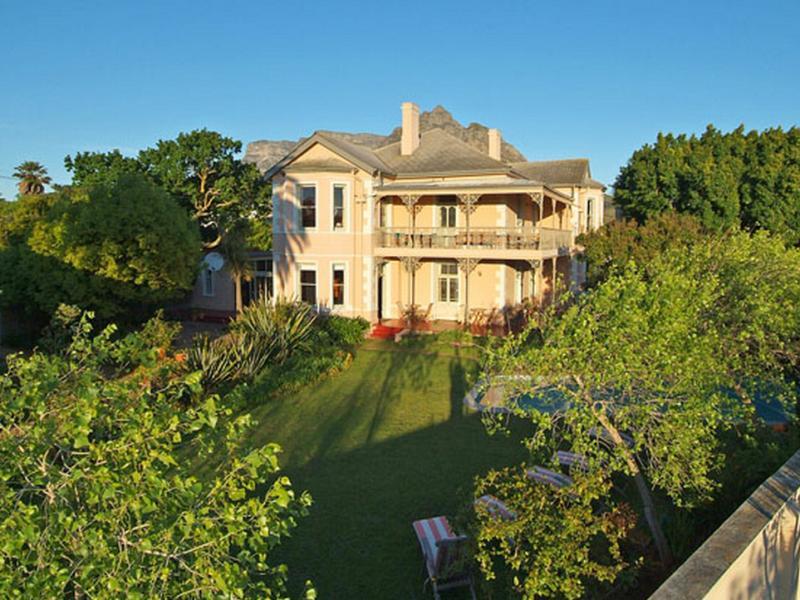 Guest house Medindi Manor